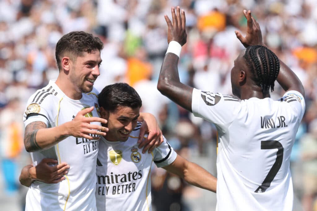 Real Madrid supera expulsão e vence Pachuca em 1º triunfo no Mundial