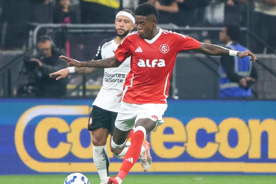 Vitão é suspenso pelo STJD por insinuar favorecimento ao Corinthians