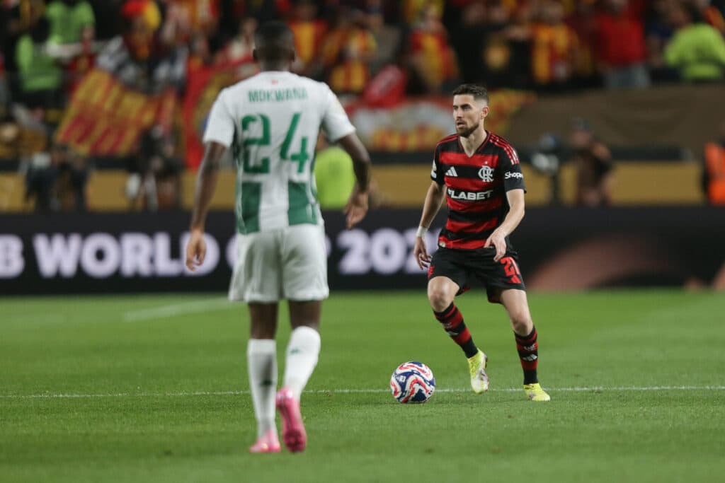 Jorginho estreia no Flamengo com assistência e vitória no Mundial de Clubes