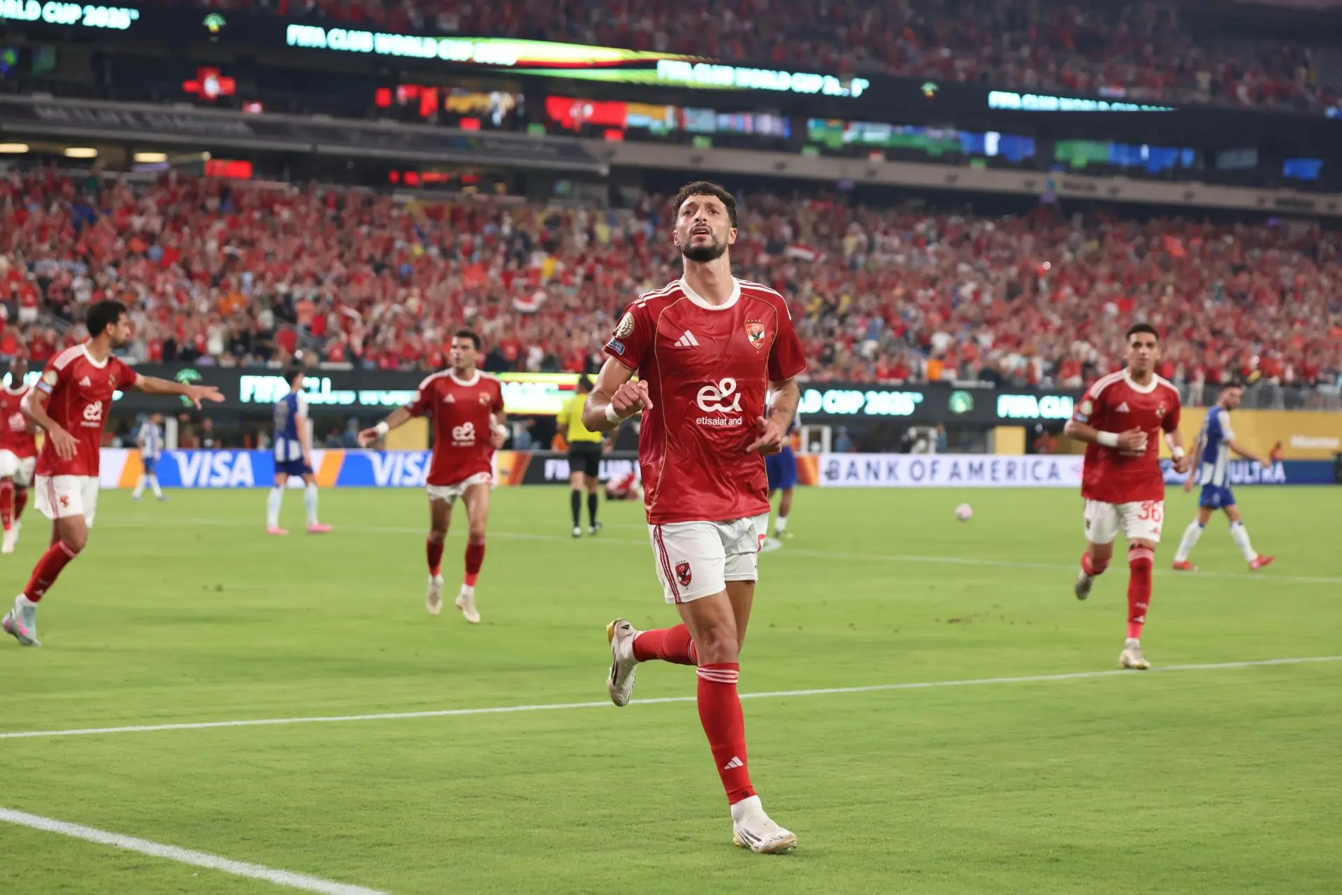 Al-Ahly e Porto empatam em jogo eletrizante, mas ambos são eliminados