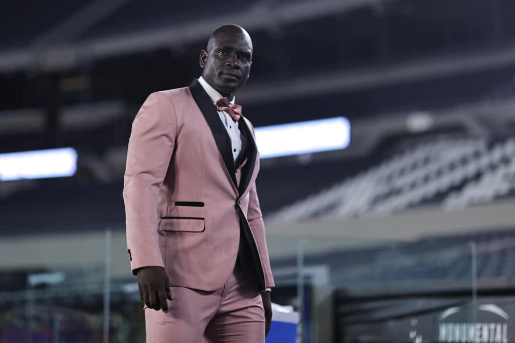 Corda bamba e multado até por terno: a má fase de Segundo Castillo no Barcelona