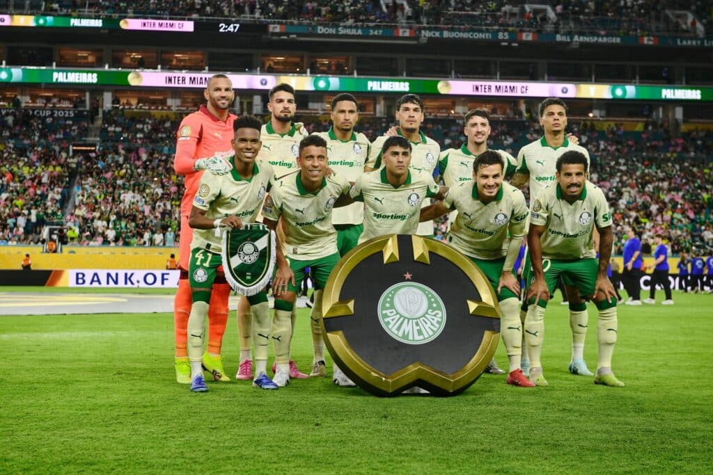 Clubes levam bolada por classificação às oitavas; as premiações do Mundial