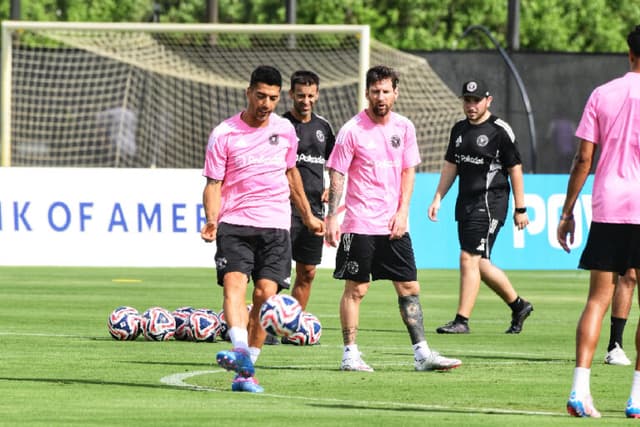 Messi, Suárez e…? Mascherano cobra diretoria por reforços para Mundial