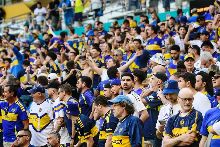 Torcida do Boca eleva nível do Mundial e faz estádio tremer apesar do empate