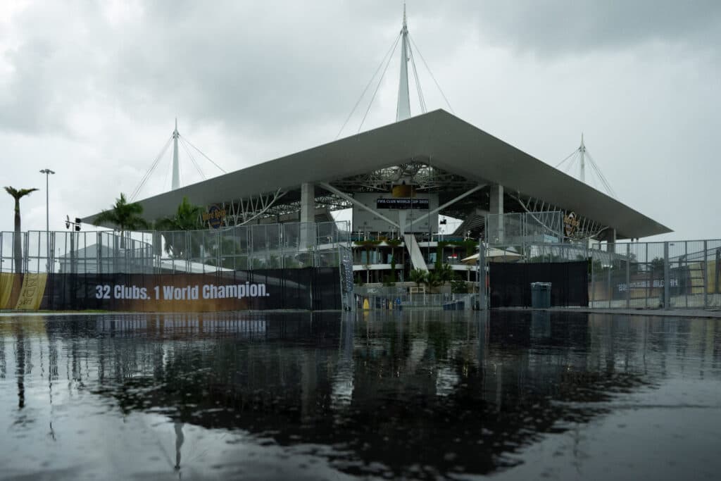 Alerta de tempestade ameaçou atrasar jogo do Fluminense