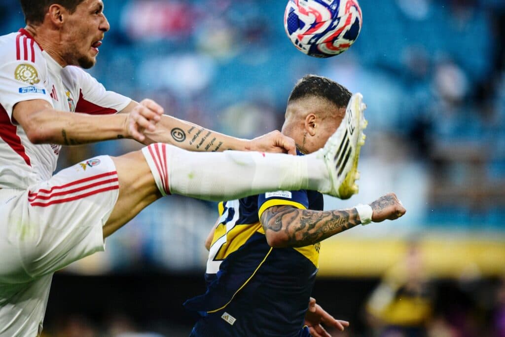 Jogadas duras marcaram jogo - Alexandre Battibugli/PLACAR