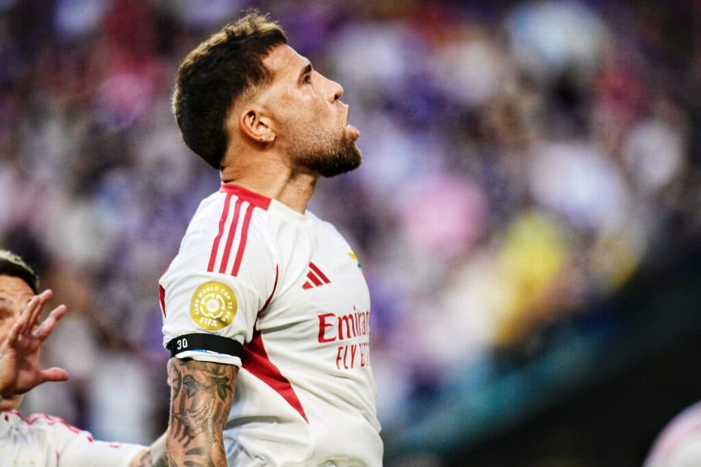 Jogadas duras marcaram jogo - Alexandre Battibugli/PLACAR