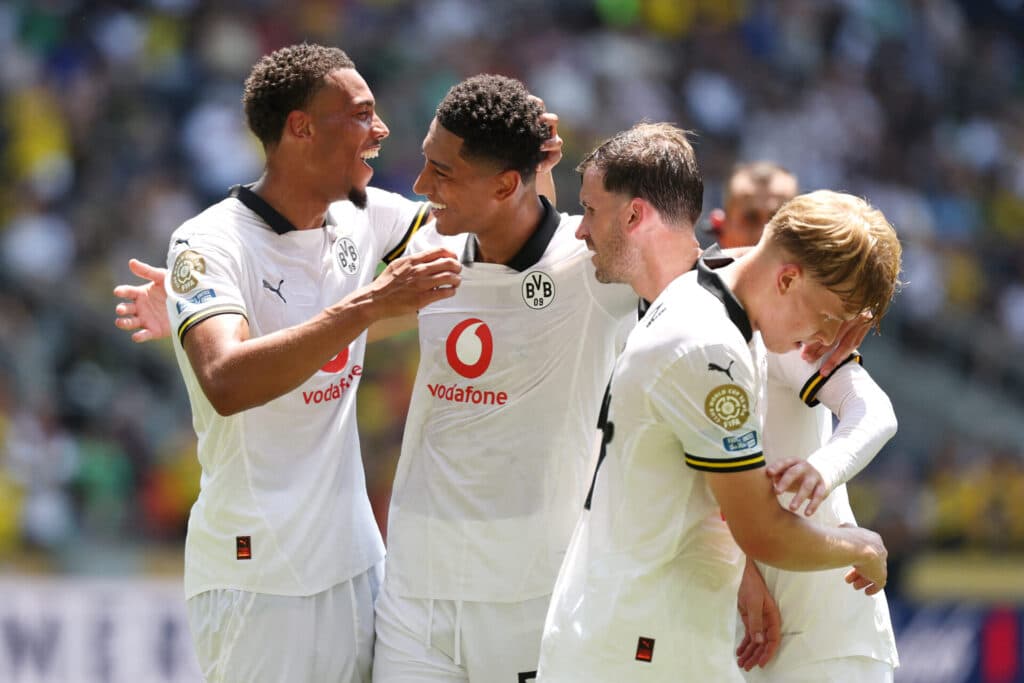 Borussia vira contra Mamelodi Sundowns em jogo movimentado