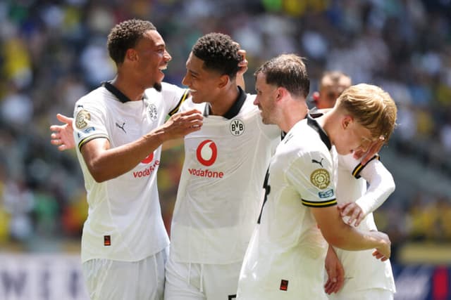 Borussia vira contra Mamelodi Sundowns em jogo movimentado
