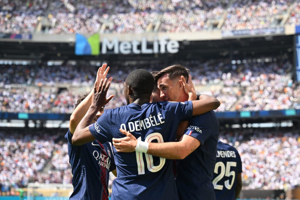 Jornal francês elege favorito a Bola de Ouro; PSG domina top 10