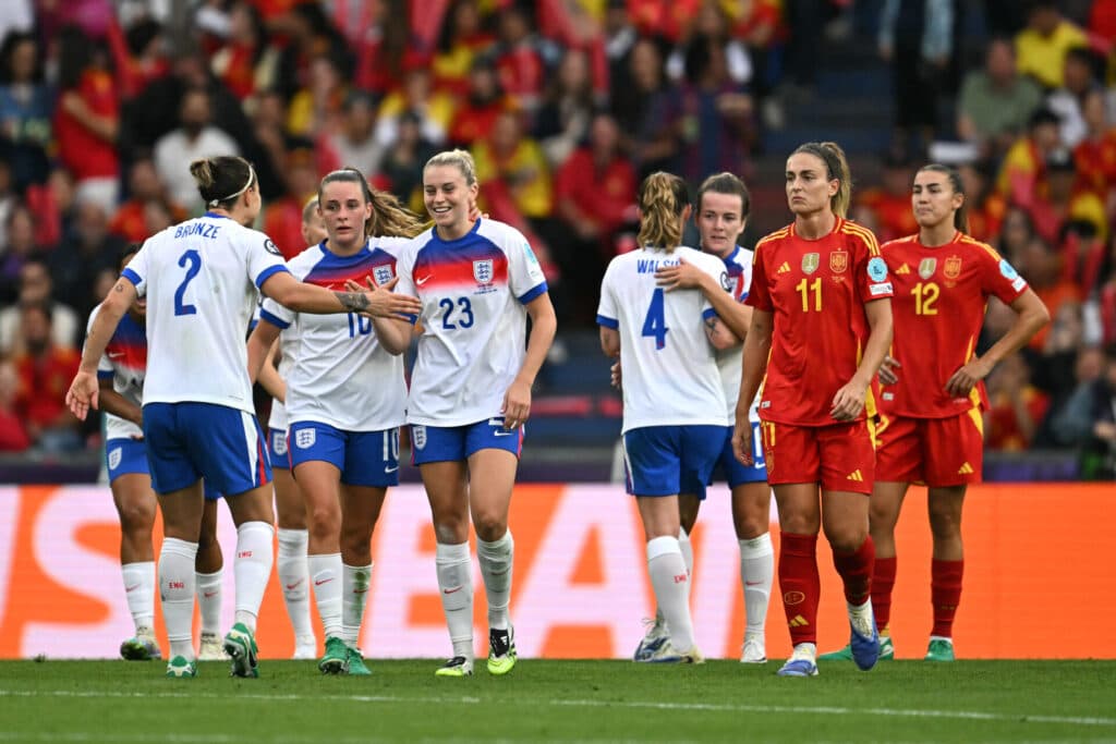 Inglaterra vence Espanha nos pênaltis e conquista o bi da Euro feminina