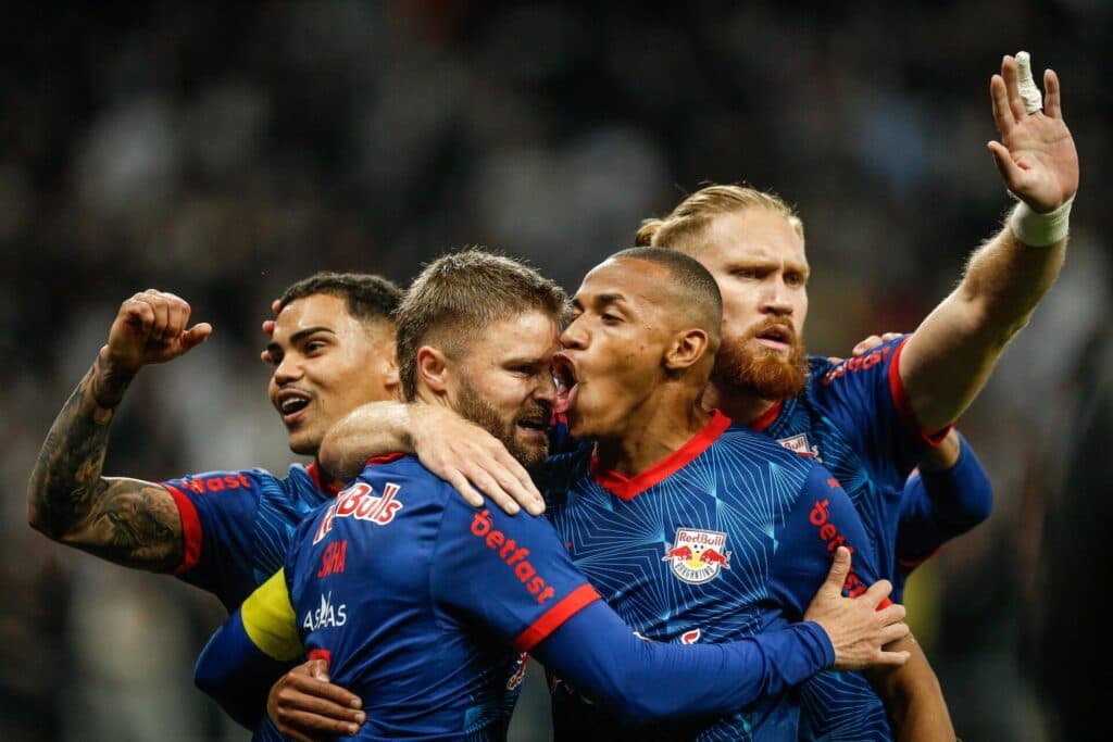 Red Bull Bragantino marca no fim e vence Corinthians pelo Brasileirão