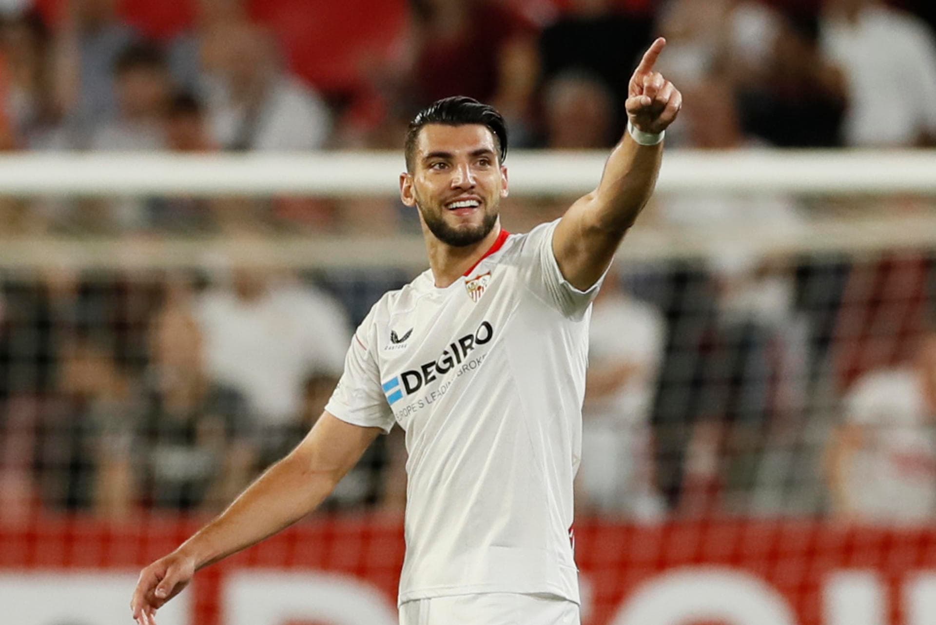 Quem é Rafa Mir, atacante espanhol e novo alvo do Botafogo