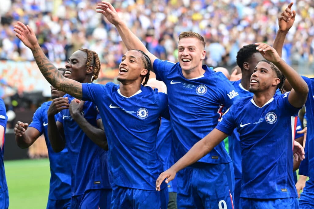 Jogadores do Chelsea celebram o título mundial - Alexandre Battibugli/PLACAR