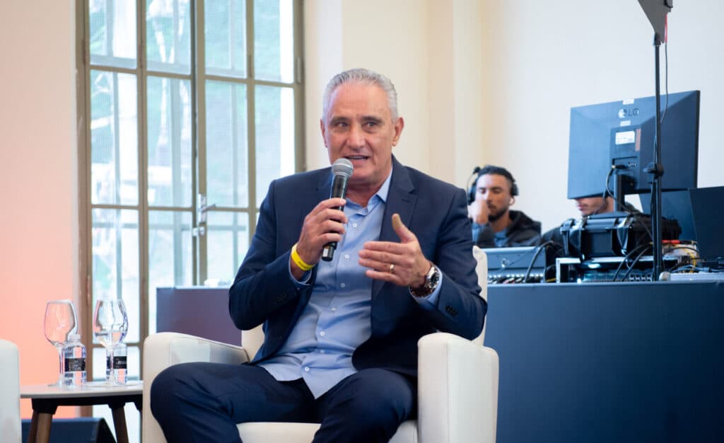 Tite diz estar bem de saúde: ‘Não existe super-homem’