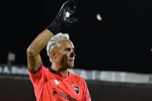 Como Keylor Navas foi de herói a traidor em 6 meses na Argentina