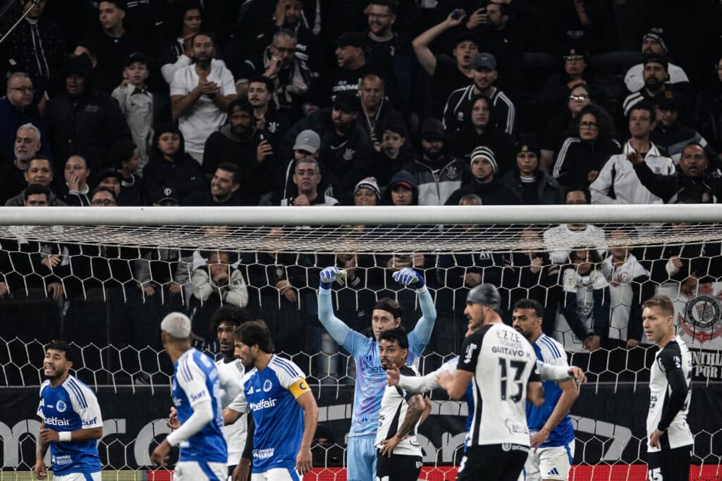 Corinthians e Cruzeiro miram recorde do Flamengo na Copa do Brasil