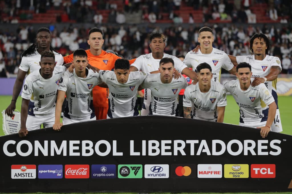 Os destaques de Vélez, LDU e outros rivais dos brasileiros nas oitavas