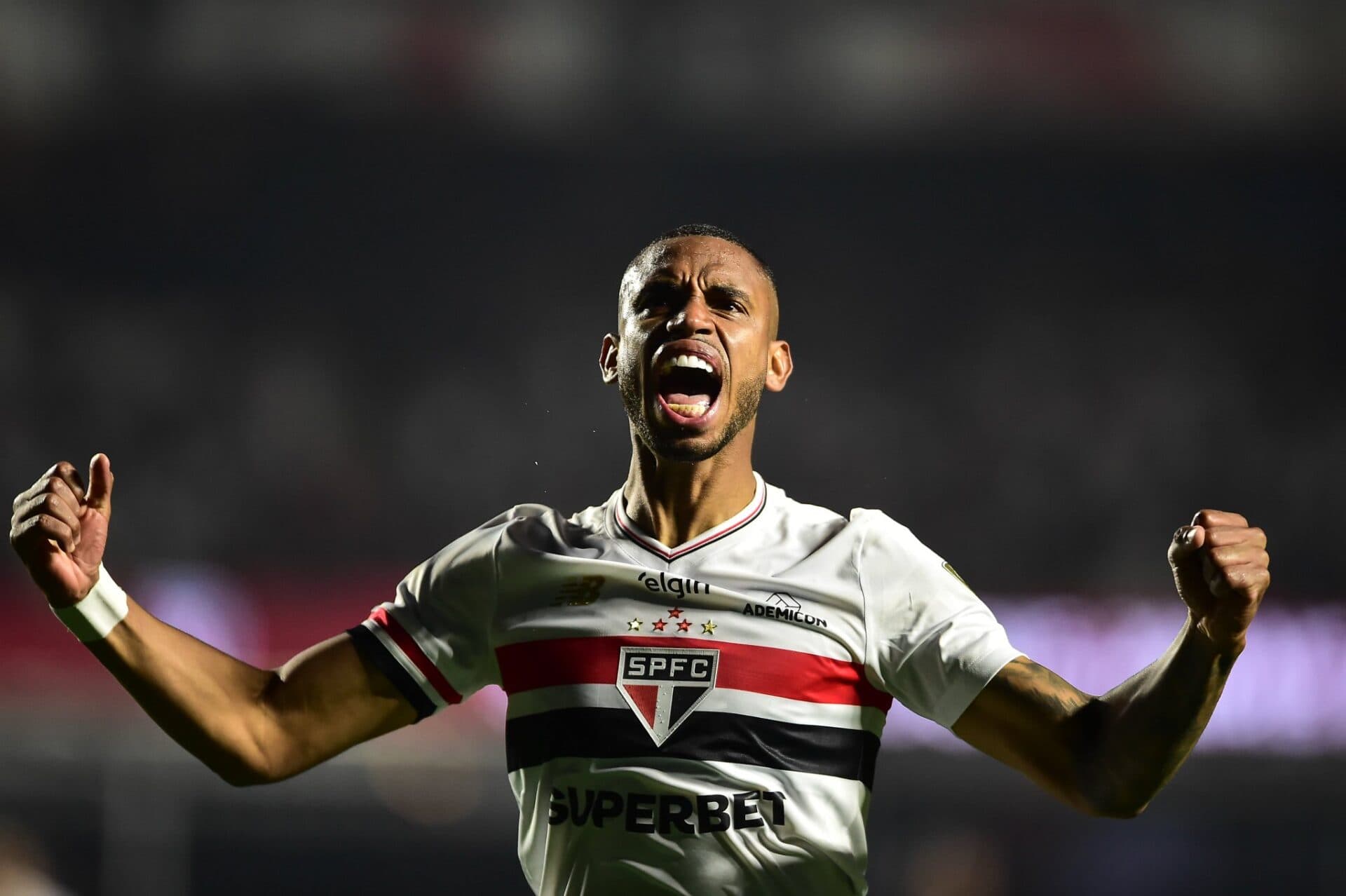 São Paulo vai às quartas da Libertadores com apenas 16 minutos atrás do placar