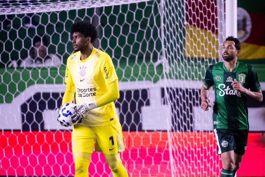 Corinthians tem o pior desempenho em primeiros tempos do Brasileirão 2025