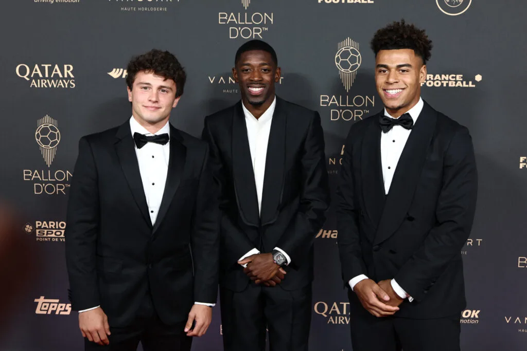 João Neves, Dembélé e Doué, trio do PSG, na cerimônia da Bola de Ouro - FRANCK FIFE / AFP