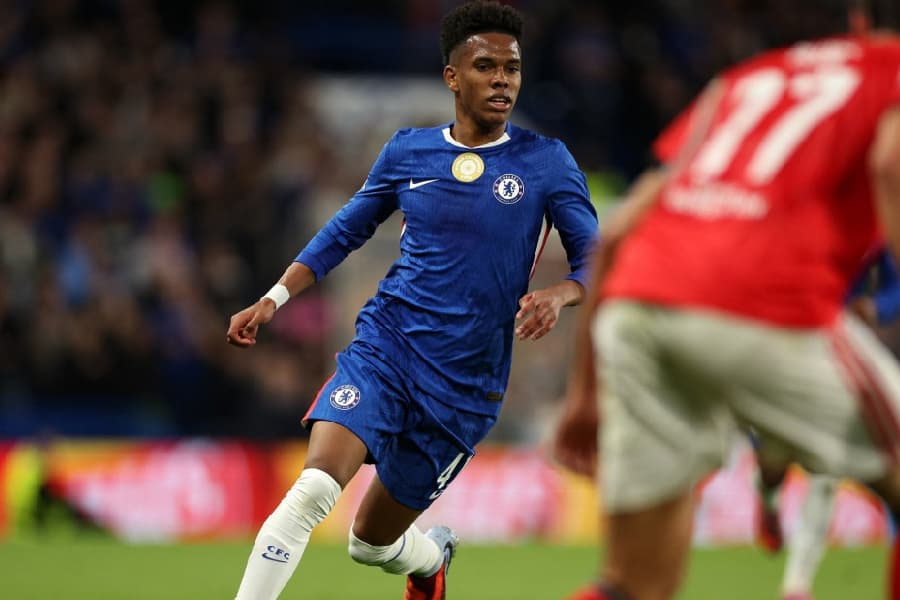 Gol contra decide, e Chelsea supera Benfica pela Champions League