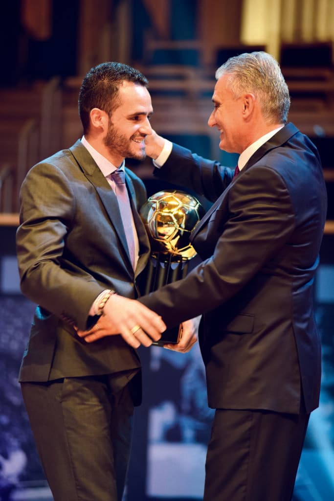Renato Augusto e Tite, jogador e técnico do Corinthinas, na festa da entrega da 46º Bola de Prata da Revista Placar.