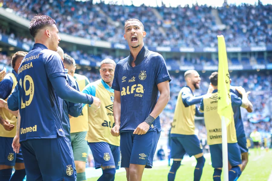 Reservas decidem, Grêmio bate Vitória e sobe na tabela do Brasileirão