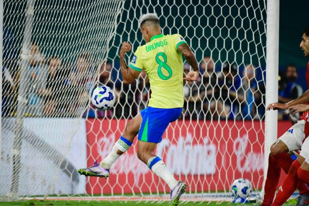 Bruno Guimarães em Brasil x Chile no Maracanã - Alexandre Battibugli/PLACAR