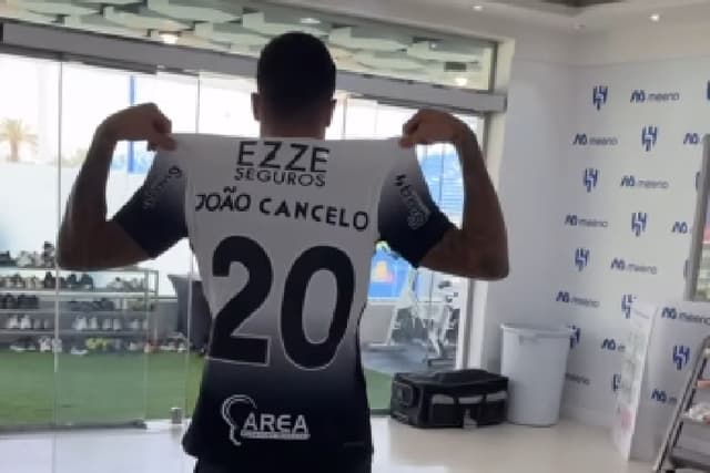 Cancelo veste camisa do Corinthians em post com música de Memphis