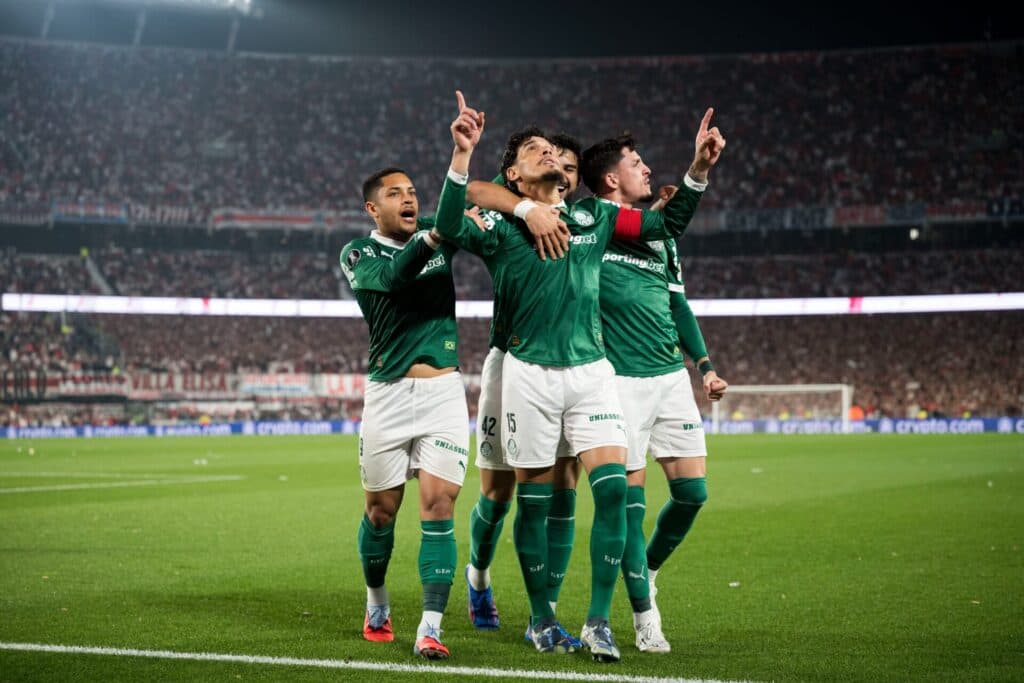 Palmeiras vence River na Argentina e abre vantagem nas quartas