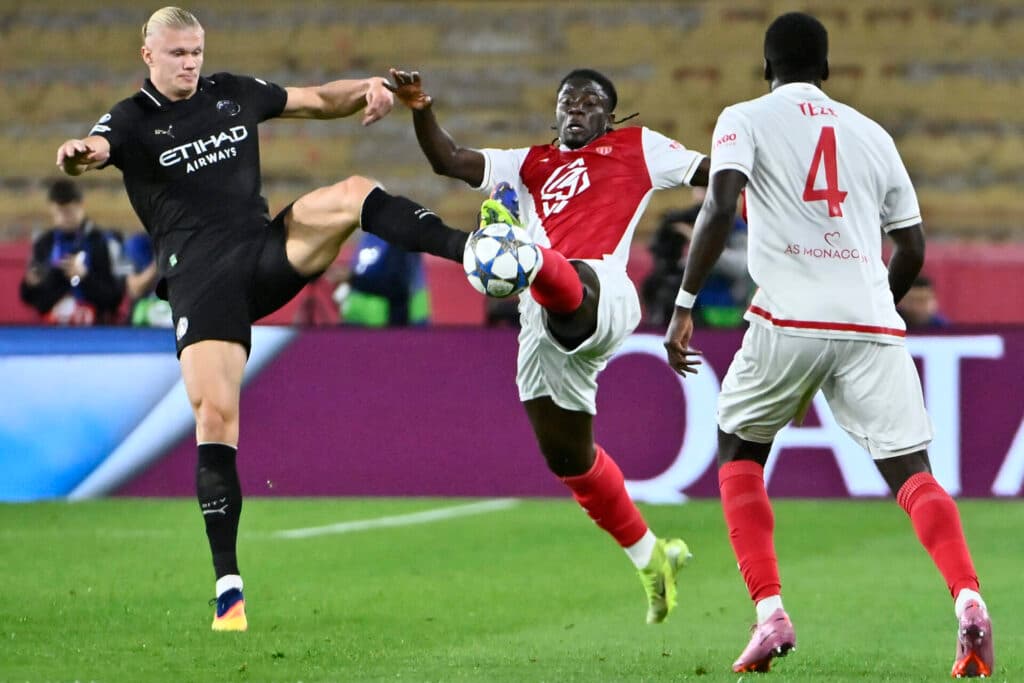 City vacila e Monaco arranca empate no fim pela Champions