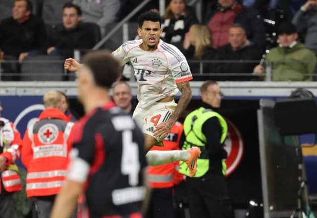 Luis Díaz comanda, Bayern vence Frankfurt e segue 100% no Alemão