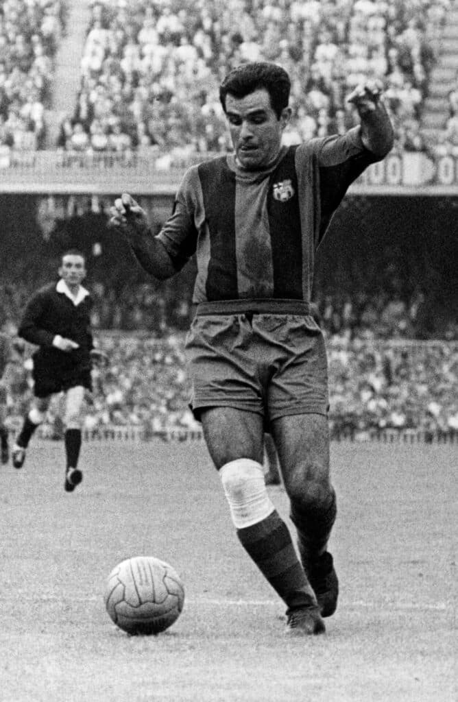 Evaristo de Macedo pelo Barcelona em 1958; brasileiro também é idolo do Real Madrid - EFE/Carlos Pérez de Rozas/jgb