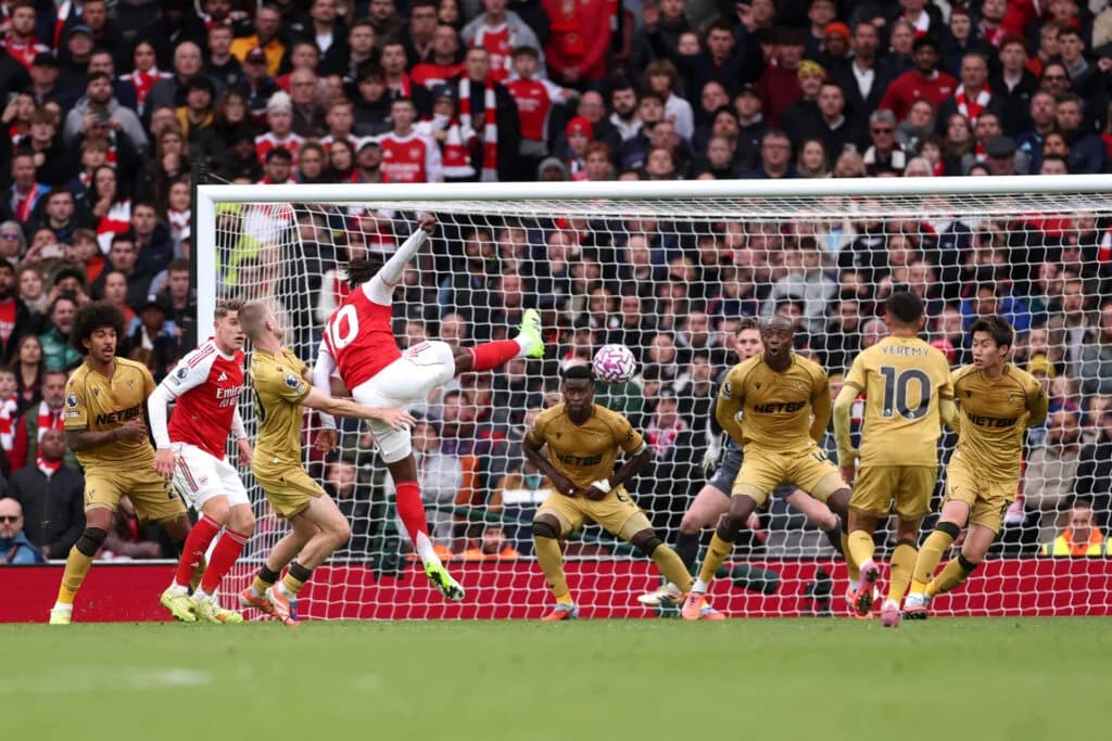 Com ‘Lei do Eze’, Arsenal bate Crystal Palace e dispara na ponta da Premier