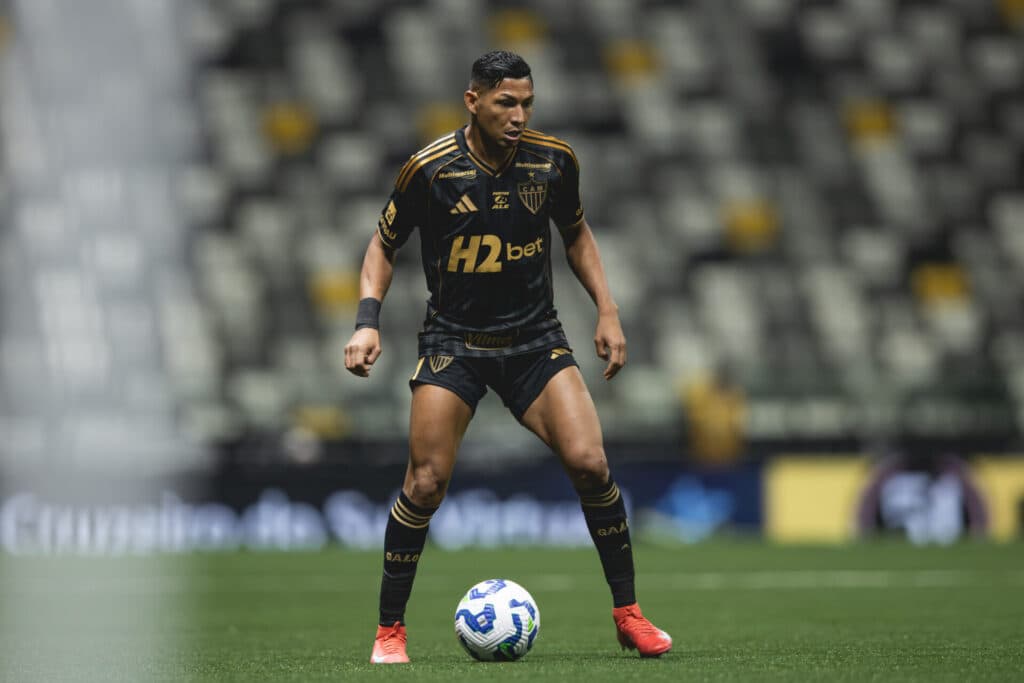 Atlético-MG soma dificuldades e segue no Z-4 em returno do Brasileirão