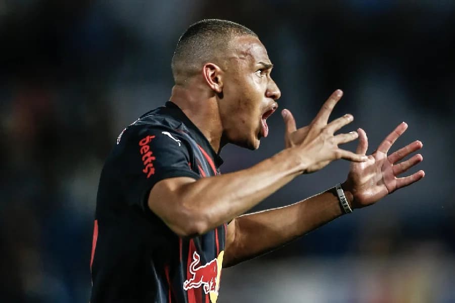 Com VAR polêmico e gol no último lance, Bragantino supera muralha do Grêmio