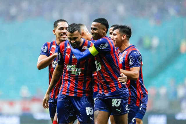 Willian José decide, Bahia bate Inter e cola no G4 do Brasileirão