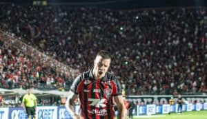 Vitória vence Ba-Vi dramático e respira no Z-4
