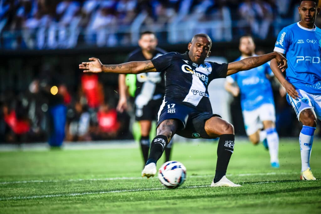 Toró abriu o placar para a Ponte Preta contra o Londrina - Alexandre Battibugli/PLACAR