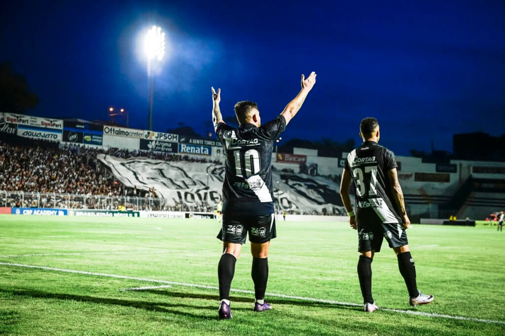 Elvis foi o grande craque da campanha da Ponte na Série C - Alexandre Battibugli/PLACAR