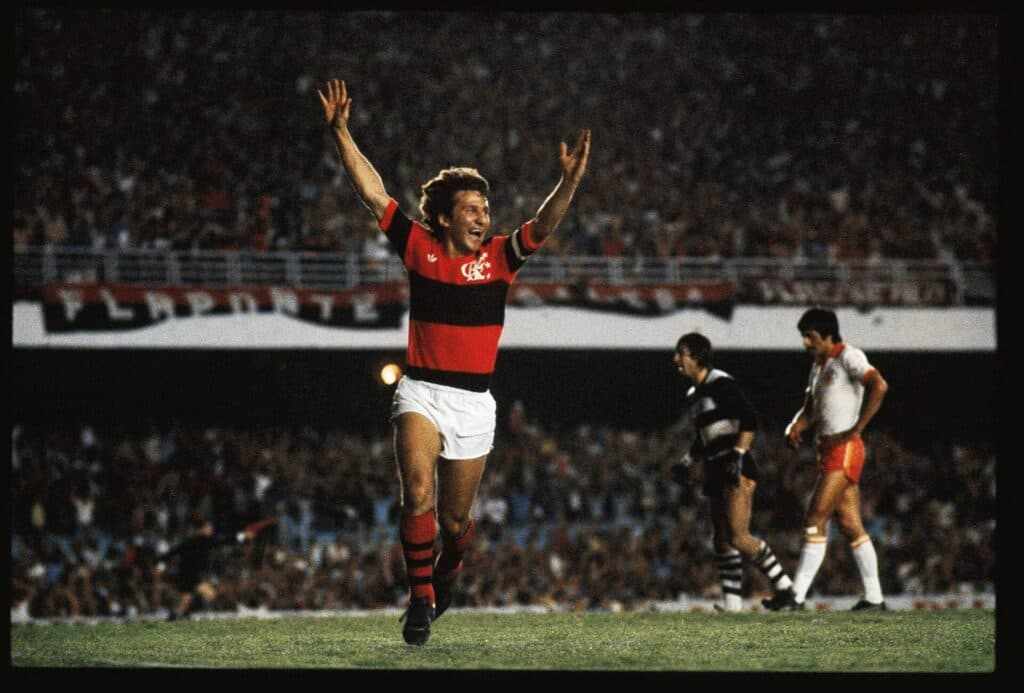 Zico, do Flamengo, comemorando gol contra o Cobreloa, do Chile, na Final da Libertadores 1981 - ACERVO/PLACAR