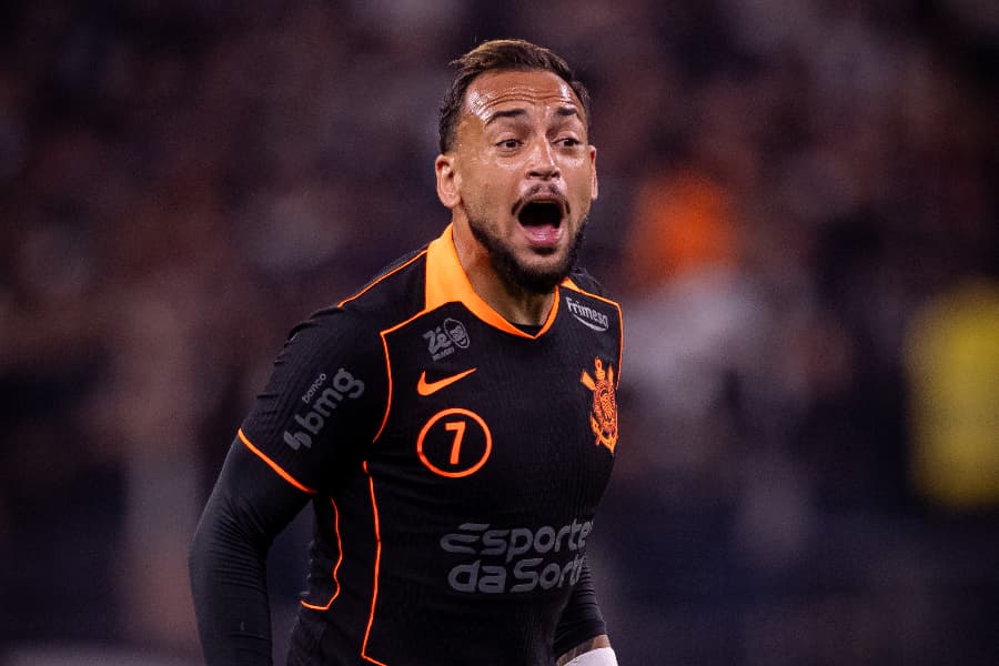 Maycon acerta chutaço, Corinthians vence Atlético-MG e quebra tabu