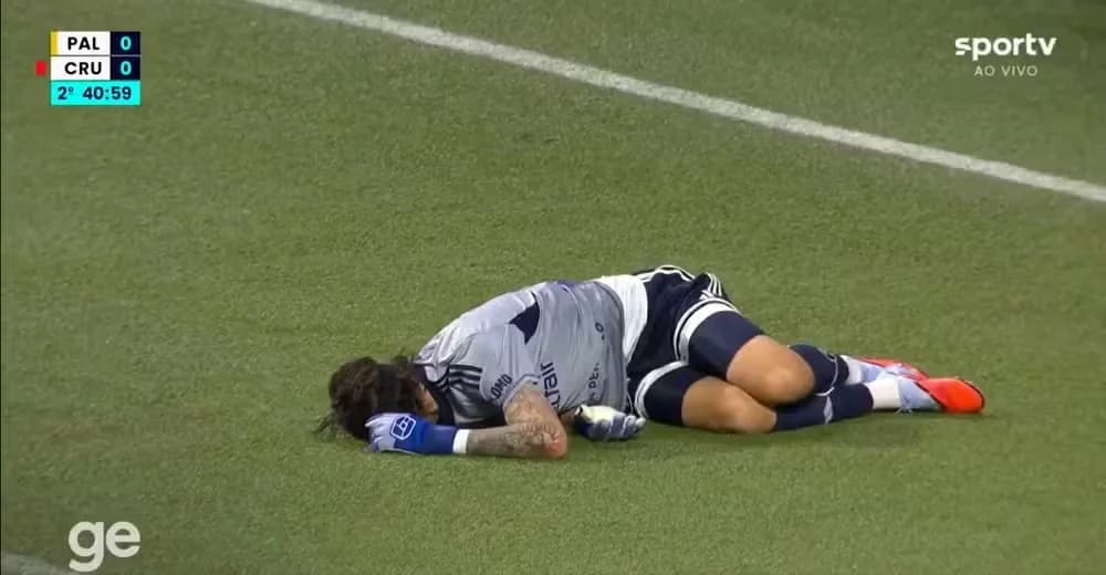 Árbitro relata garrafada em Cássio, e Palmeiras pode perder até 10 mandos