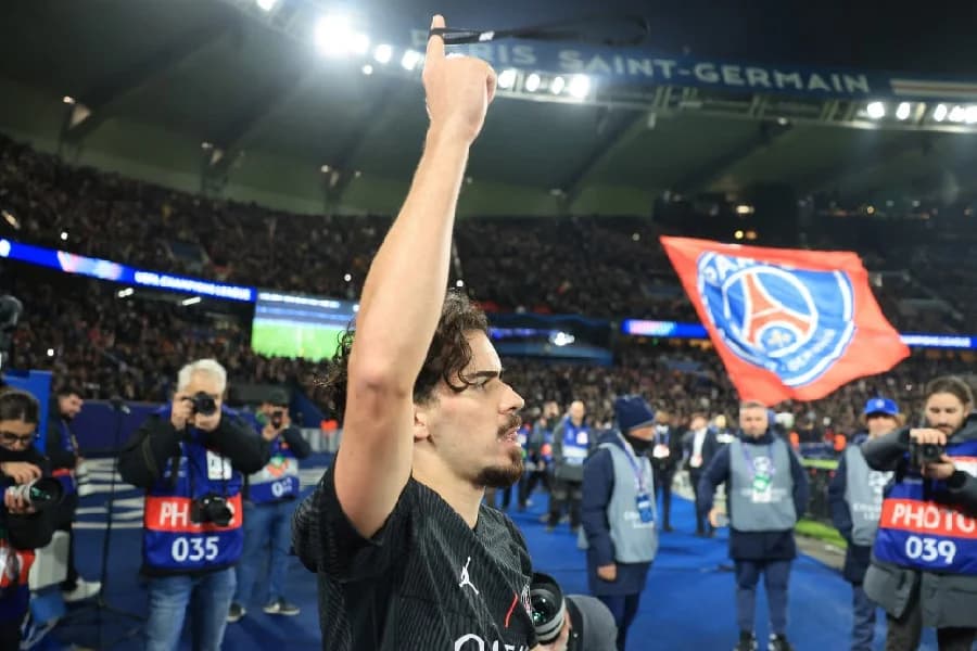 PSG vira sobre Tottenham e vence duelo de oito gols