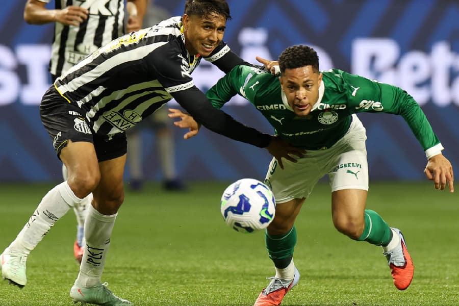 Vitor Roque decide, Palmeiras vence Santos e dispara na liderança