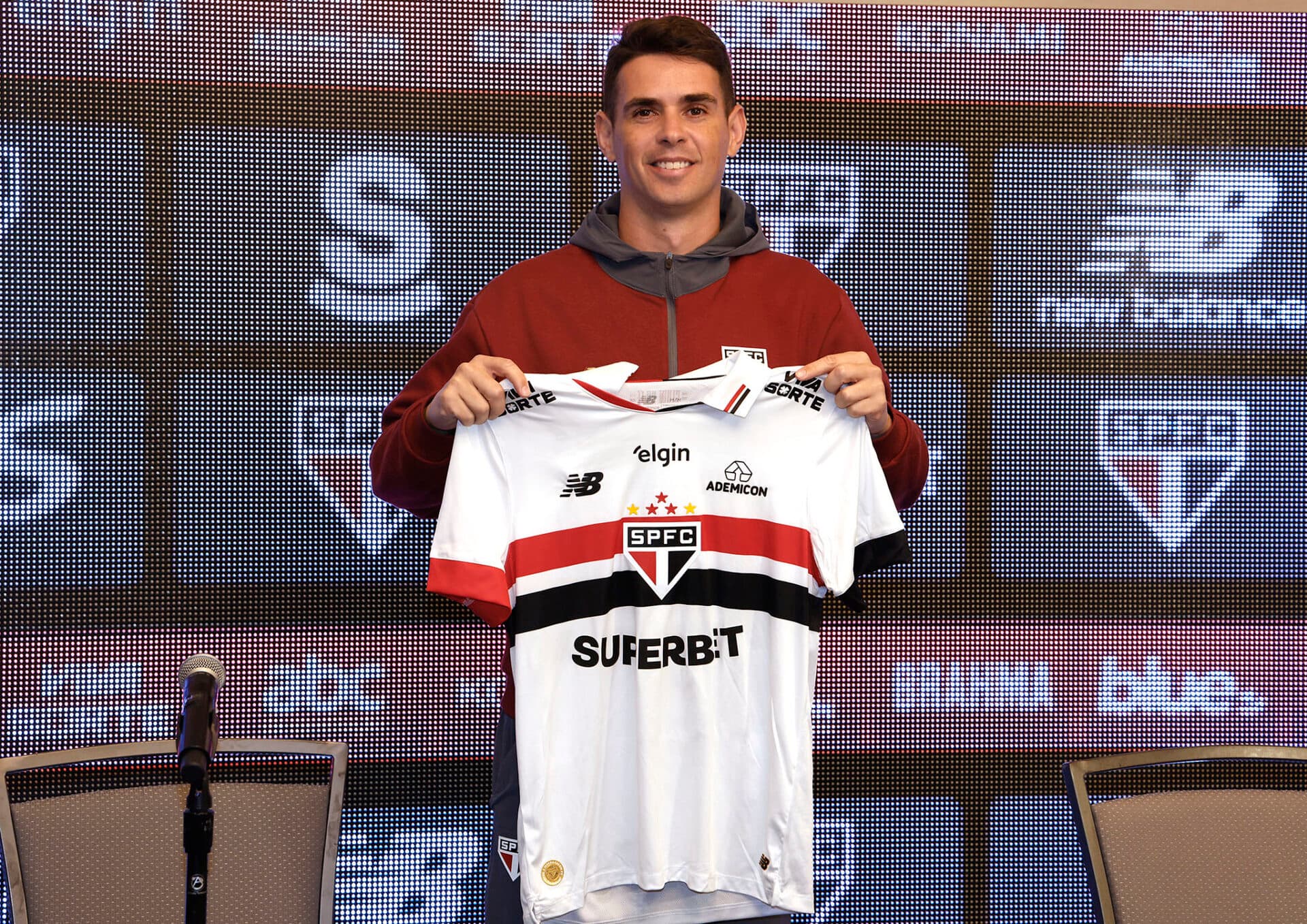 Oscar aposentou? Entenda a situação do meia do São Paulo