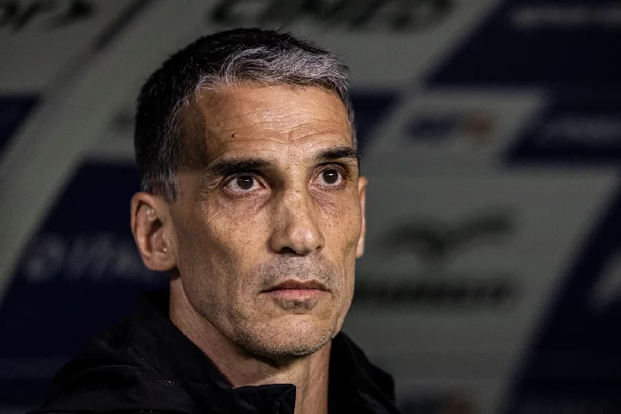 Santos demite Vojvoda após novo tropeço; multa é de quase R$ 12 mi