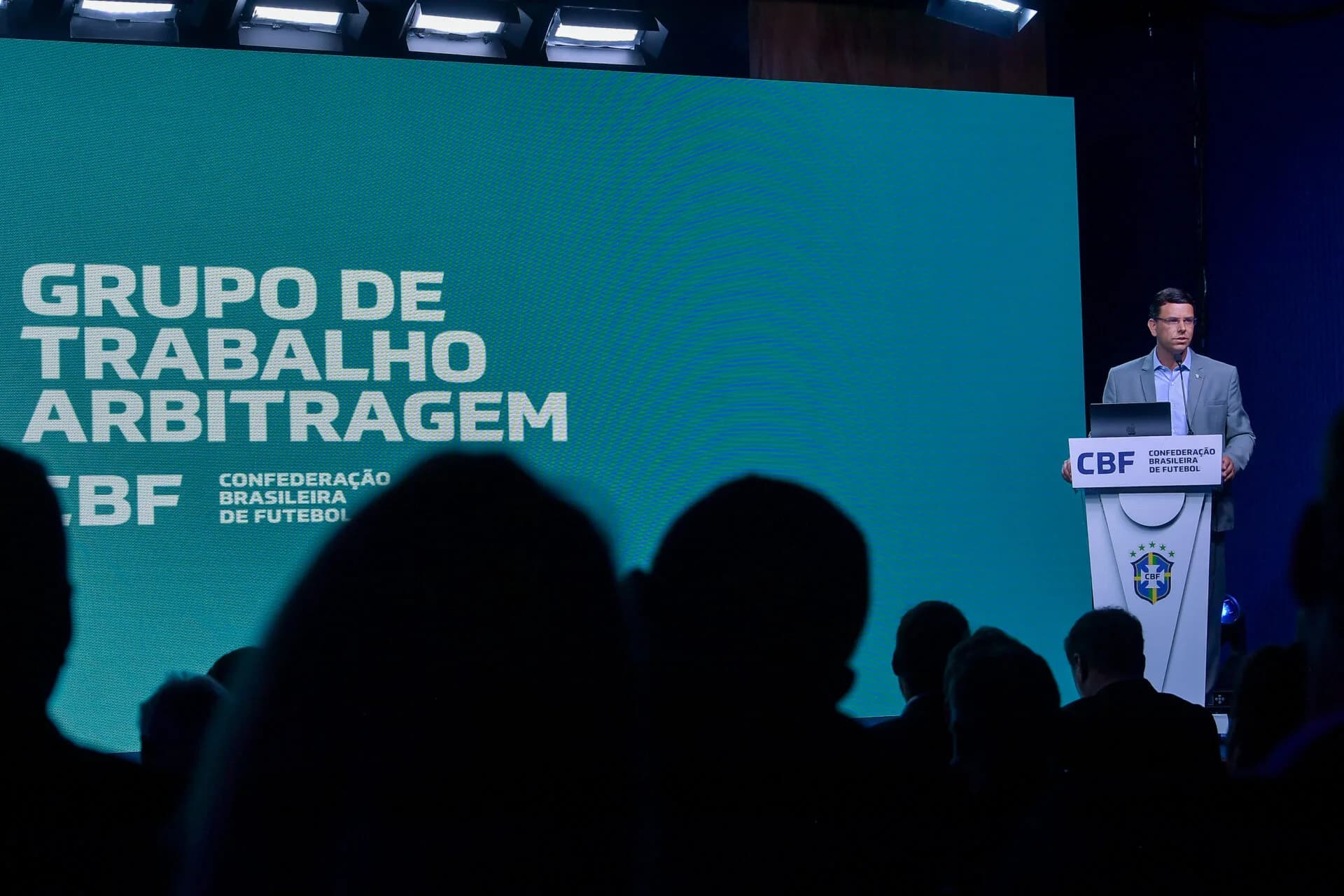 CBF diz que igualdade de critérios na arbitragem é utopia e confirma novidade para 2026
