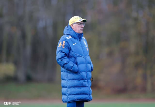 “Ancelotti quer ver o Brasil feliz, recuperar o nosso futebol”, diz Vini Jr.